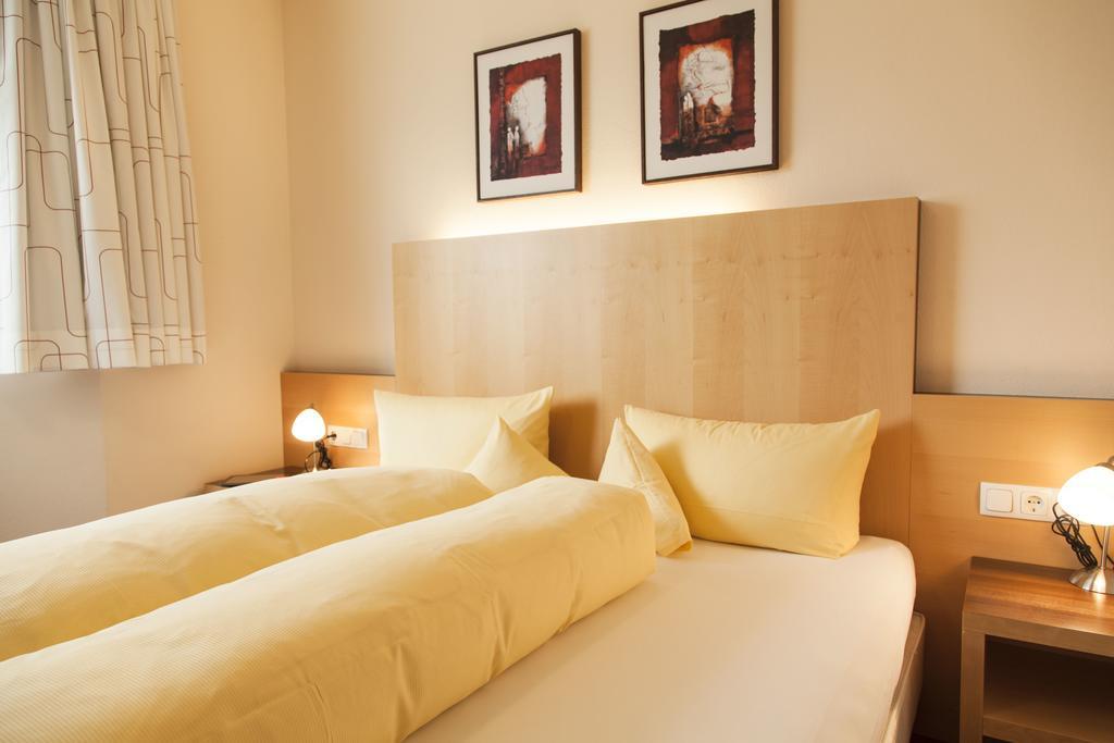 Haus Sonneneck - Ski In & Out Sankt Anton am Arlberg Phòng bức ảnh